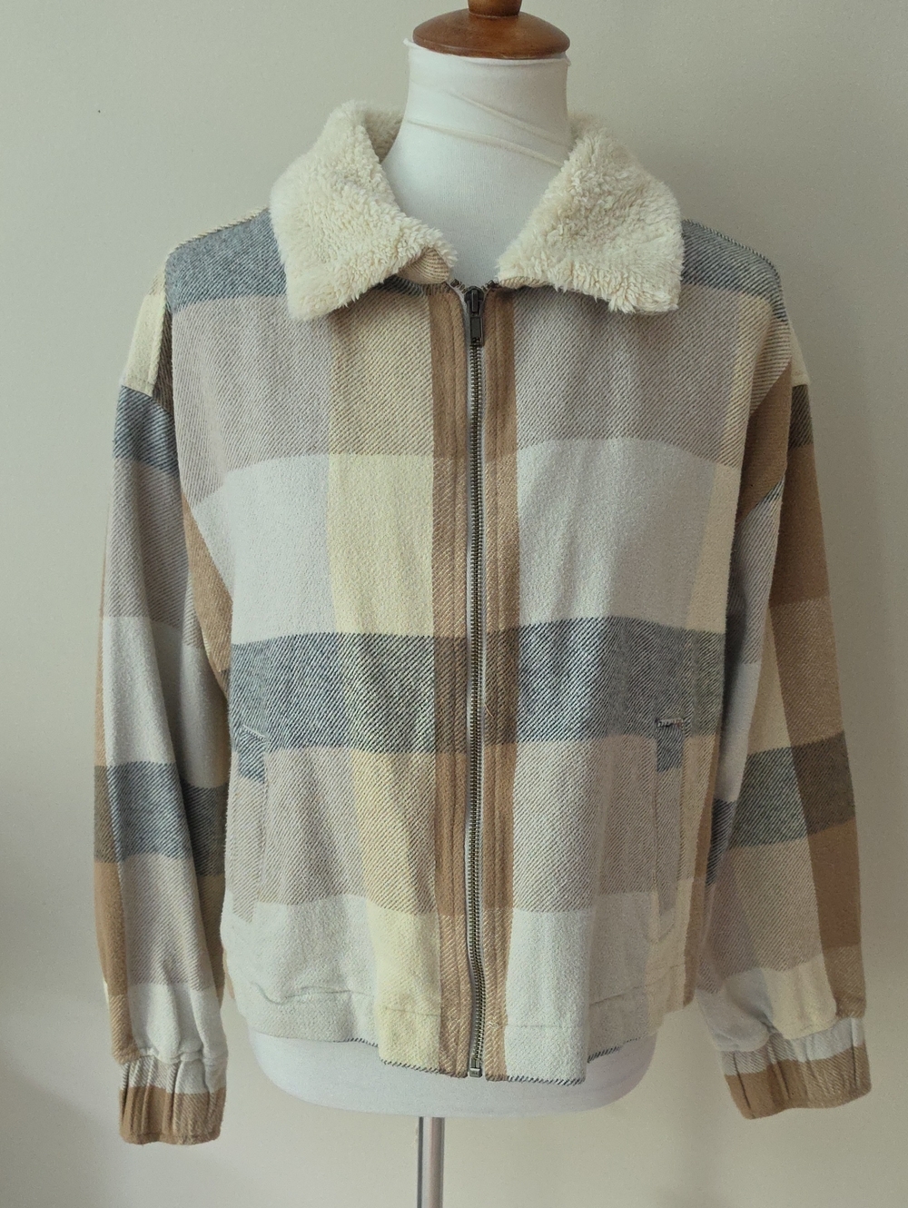 Lucky Brand Plaid Zip-Up Sherpa Collar Jacket in Beige and Gray
